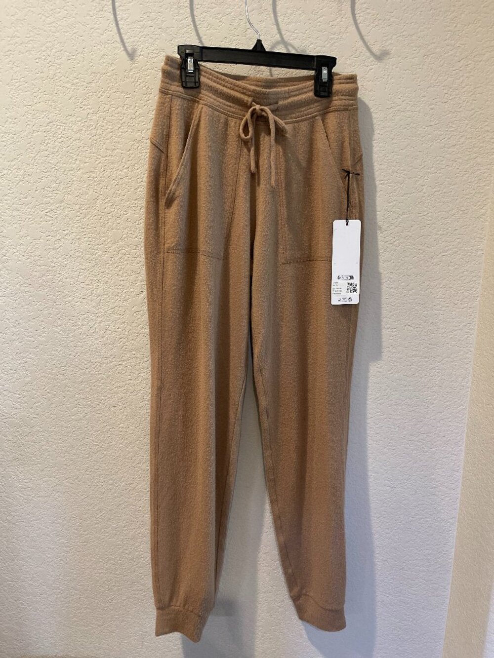 ALO Soho Sweatpant - XS Toasted Almond **NWT**